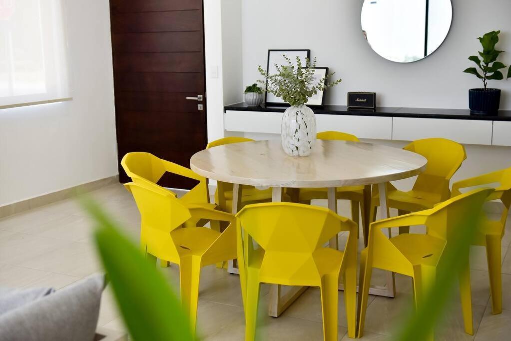Bonita Casa, Cerca De La Fnsm, Ideal Grupos